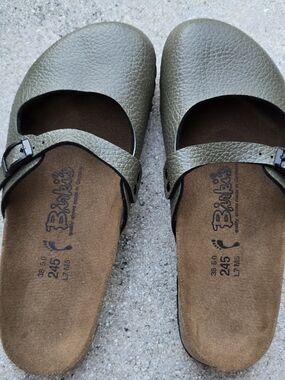 Birki’s by Birkenstock Salina Metallic Olive Green Mary Jane Clogs EU 38 L7